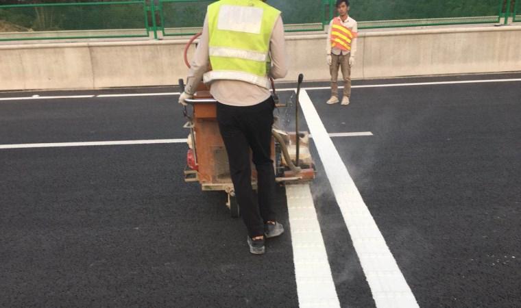 刮涂式道路劃線施工